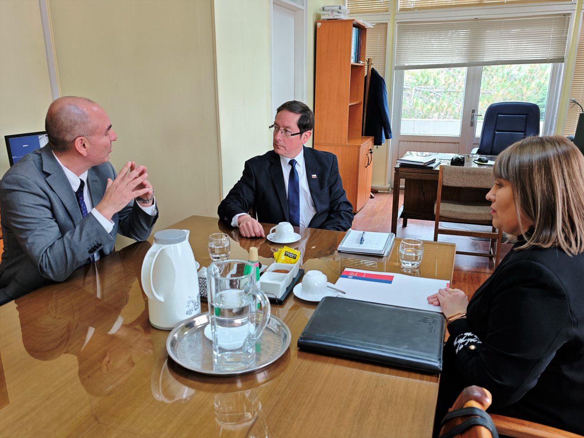 DPPUltEsperanza's tweet photo. El Delegado Liber Lazo, recibió el saludo protocolar del Director Regional #CAJMagallanes Alejandro Donatti, ratificando el convenio vigente entre ambos organismos, permitiendo que vecinas y vecinos reciban asistencia judicial en dependencias de la Delegación. https://t.co/7oiWOpcQB3