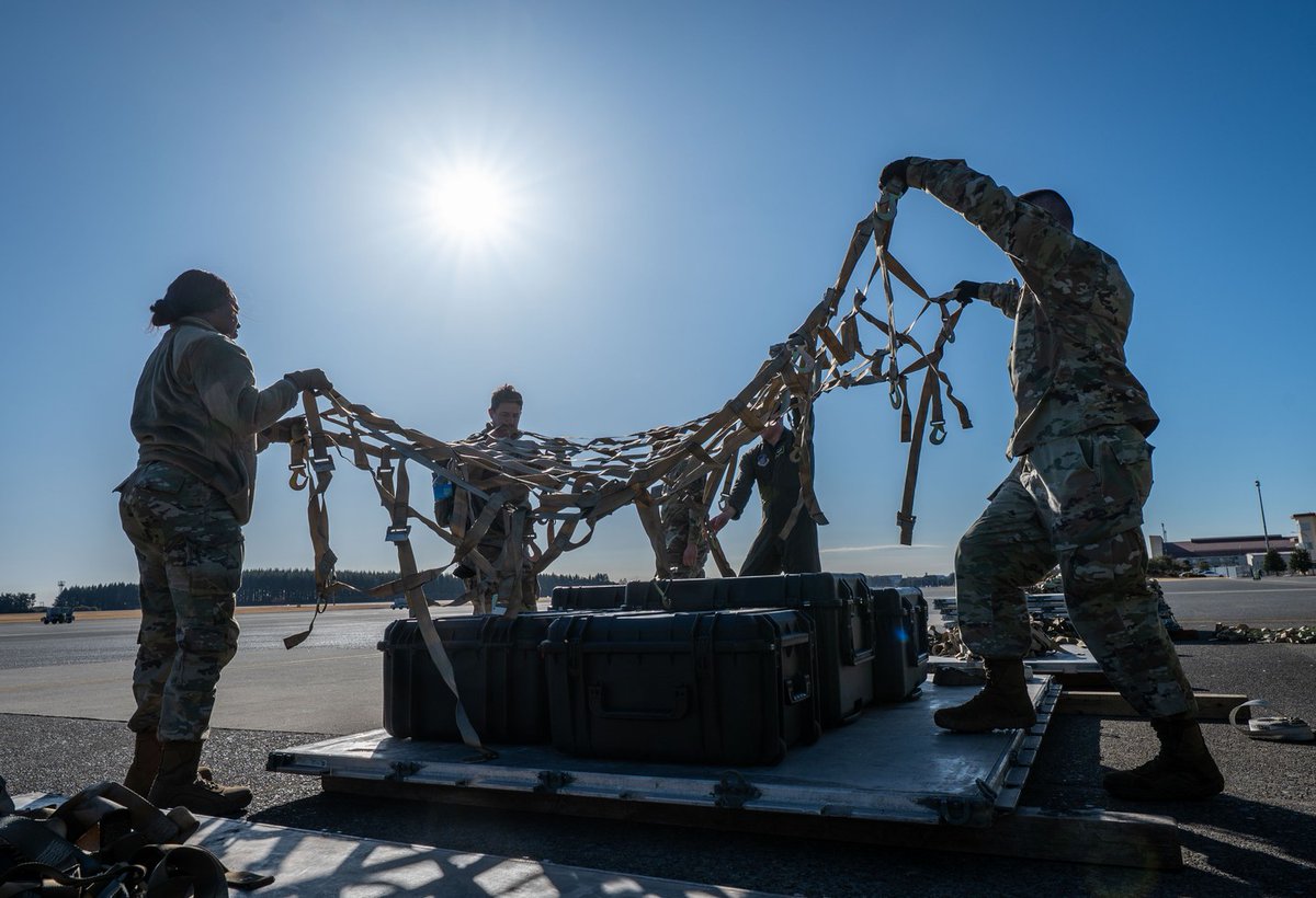 Yokota Air Base tweet media