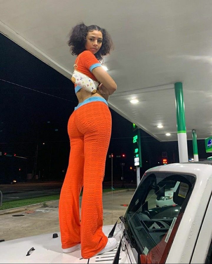 Hourly Mariah tweet media