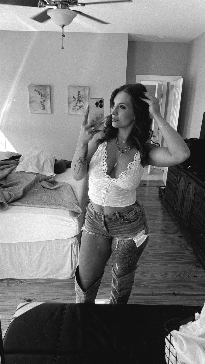 Savanna Lynn ✨ tweet media