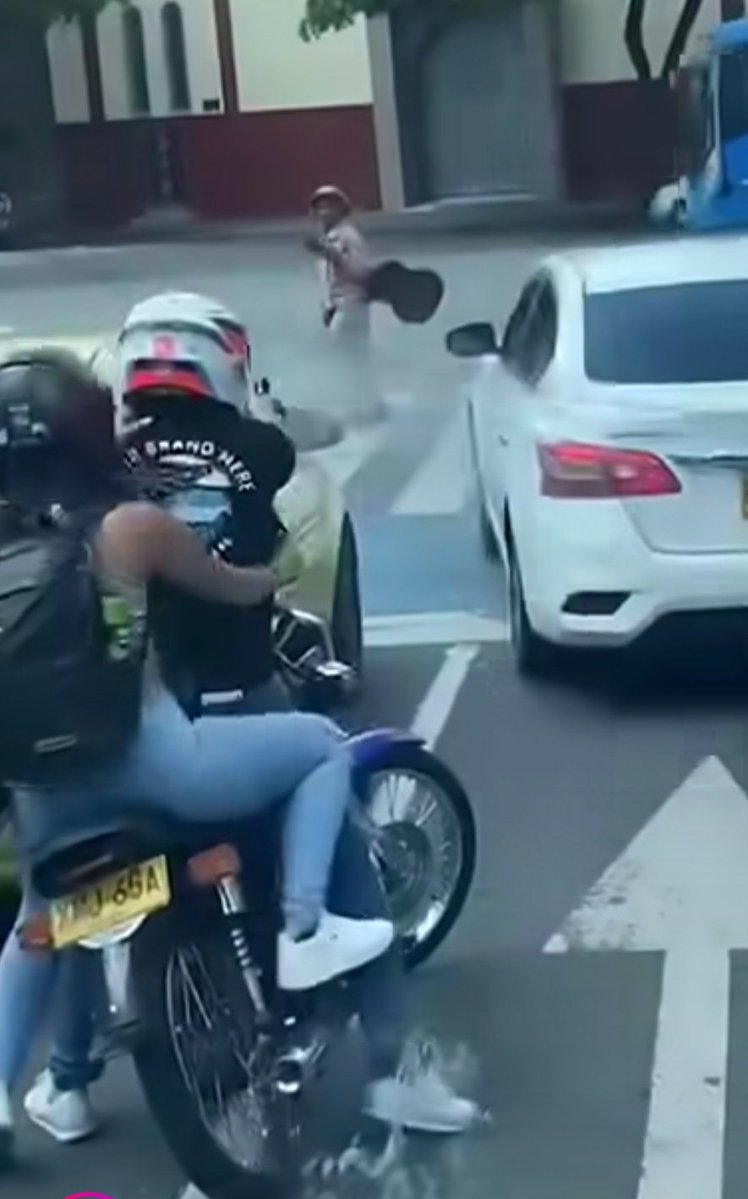 शब्द tweet media