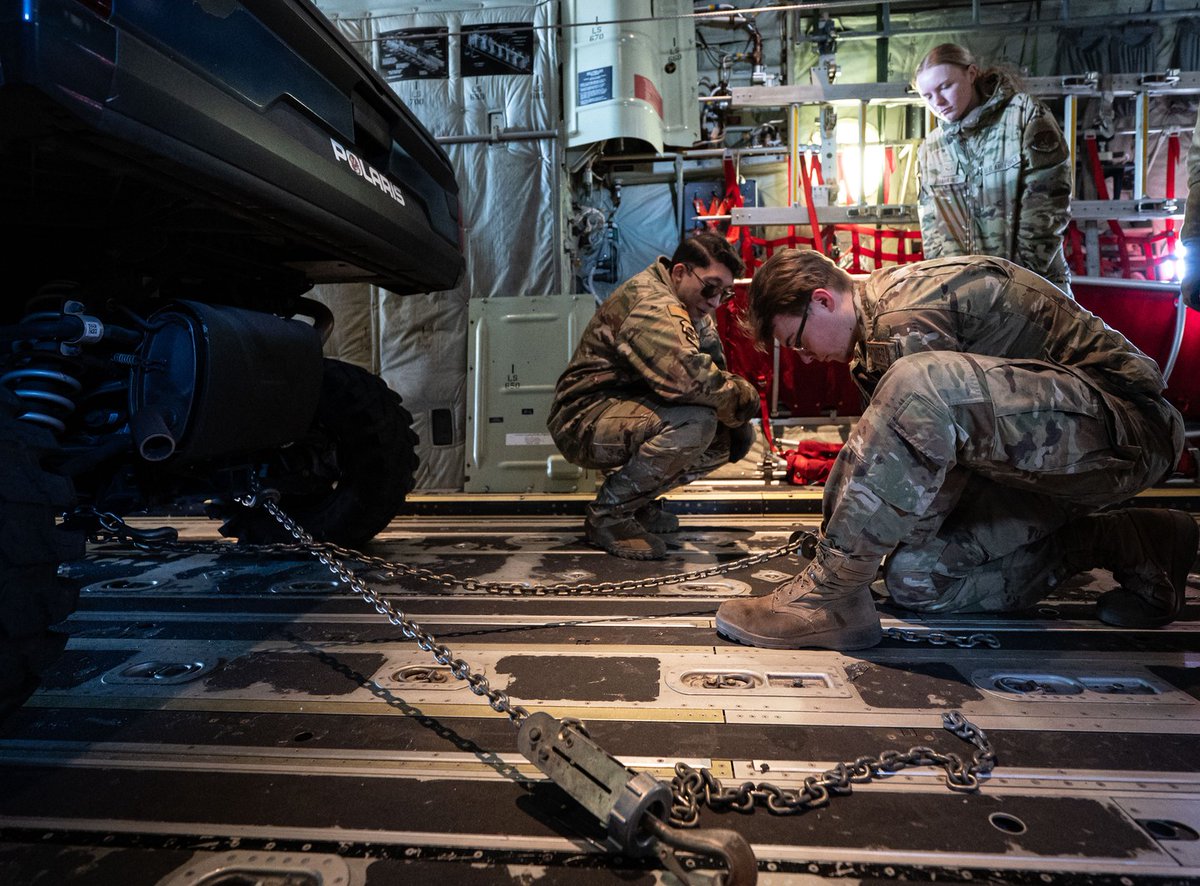 Yokota Air Base tweet media