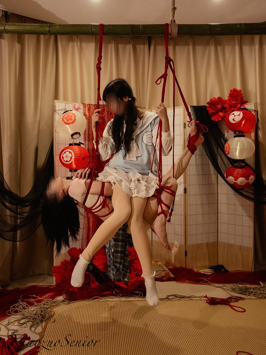 Baiye05759230's tweet photo. 一不留神就被绑成秋千了！

🪢：@ling_OvO 
📷：@xiaozuo03 
🏠：@xixixiqopengyou 

#shibari #绳缚 
（所有行为均经过知情同意，无真实暴力发生） https://t.co/qU02AlolZF