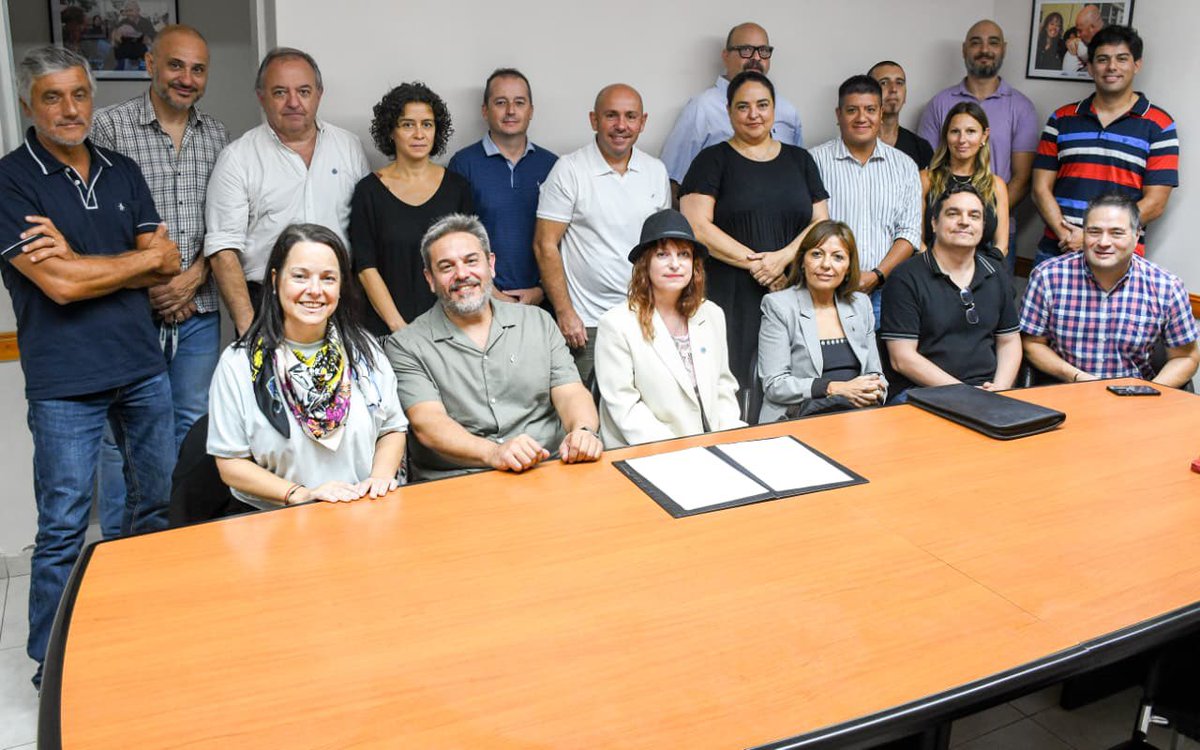 Avanzamos con la firma de un convenio para la conformación de una red que tiene como objetivo la provisión de dispositivos mediante tecnologías de impresión 3D para atender necesidades de pacientes que requieren prótesis u otros elementos de asistencia, siendo la primera ciudad