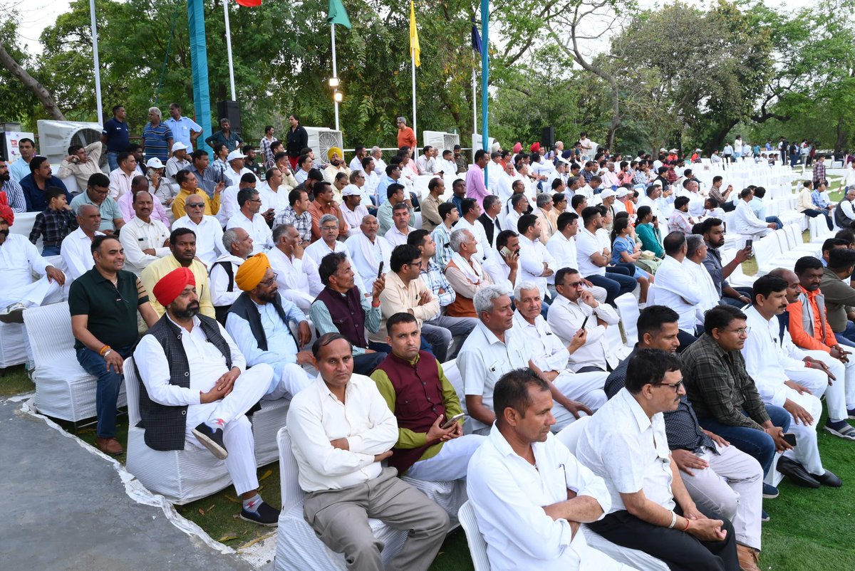 officeofNJ's tweet photo. माननीय सांसद श्री @MPNaveenJindal जी की ओर से आज दिल्ली के जयपुर पोलो ग्राउंड में आयोजित मैच में कुरुक्षेत्र संसदीय क्षेत्र के परिजनों और पत्रकार बंधुओ को भ्रमण कराया गया। 
इस दौरान दर्जनों बसों में पहुंचे हजारों लोगों ने पोलो मैच का आनंद लिया तथा माननीय सांसद जी से आत्मीय मुलाकात की।