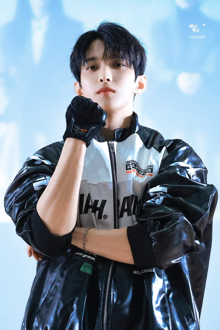 hourly dokyeom tweet media