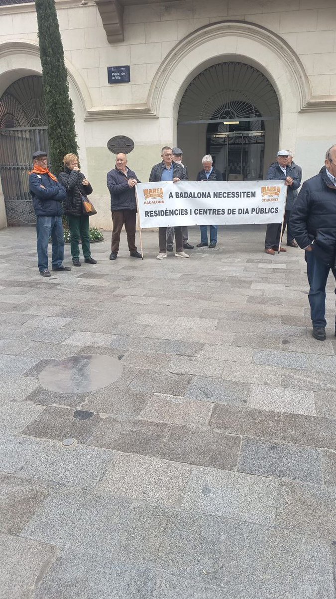 CoespeOficial's tweet photo. Como cada jueves, Badalona luchando por pensiones públicas dignas para todas las personas. También recogiendo firmas, ya llevamos más de 1000, para pedir residencias y centros de dia https://t.co/MEX8zfadvR