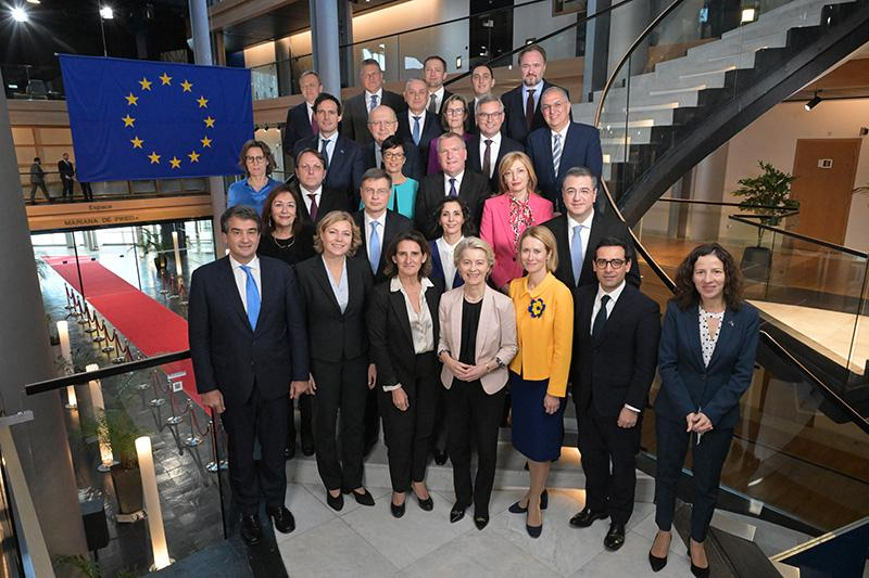 latimeralder's tweet photo. Correction:

I forgot the one thing the EU is World Class at:

Rules, regulations, red tape, banning things, restricting things, punishing people, fining people, disapproving of people,

Because they believe the more red tape they have, the richer and more powerful they become. https://t.co/7z3arKIvv2