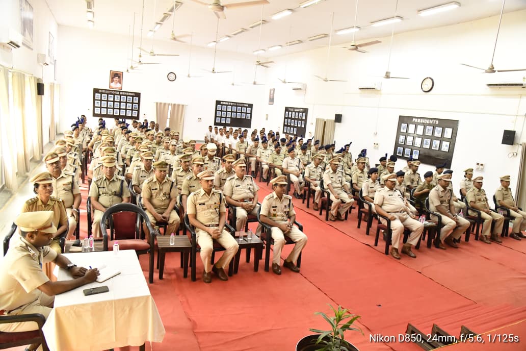 दिनांक 19/03/26 को GC-1 Ajmer में केरिपुबल के परेड दिवस के उपलक्ष्य में शहीद स्मारक पर व क्वार्टर गार्ड में कार्यक्रम के पश्चात  अधिकारियों व जवानों का सैनिक सम्मेलन श्री राकेश सिंह जून DIG GC-1 द्वारा लिया गया। शाम को वालीबाल प्रतियोगिता का व संध्या में बडाखाने का आयोजन किया गया