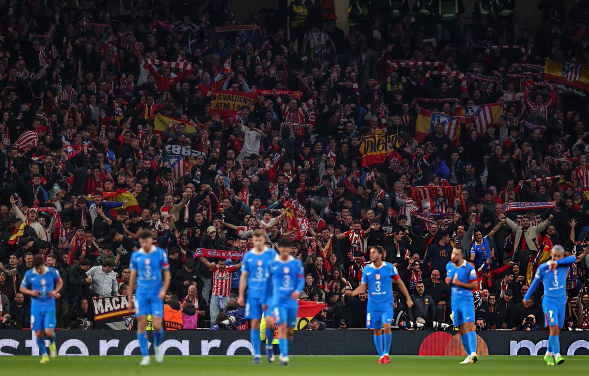 atletiuniverse's tweet photo. WHAT A PHOTO!

Huge HONOR to the travelling Atlético Madrid fans. 🤯❤️🤍 https://t.co/jRK5OrCEm5