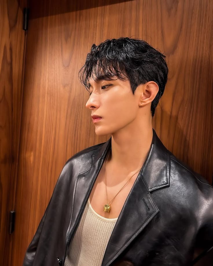 hourly dokyeom tweet media