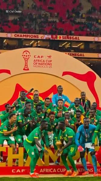 Les matchs ne se gagnent pas dans les bureaux. Ils se gagnent sur le terrain.
Une victoire écrite sur le terrain ne se réécrit pas dans un bureau, encore moins des mois plus tard. Honte à vous! 
Justice pour le Sénégal 🇸🇳 
Justice pour les champions d’Afrique
