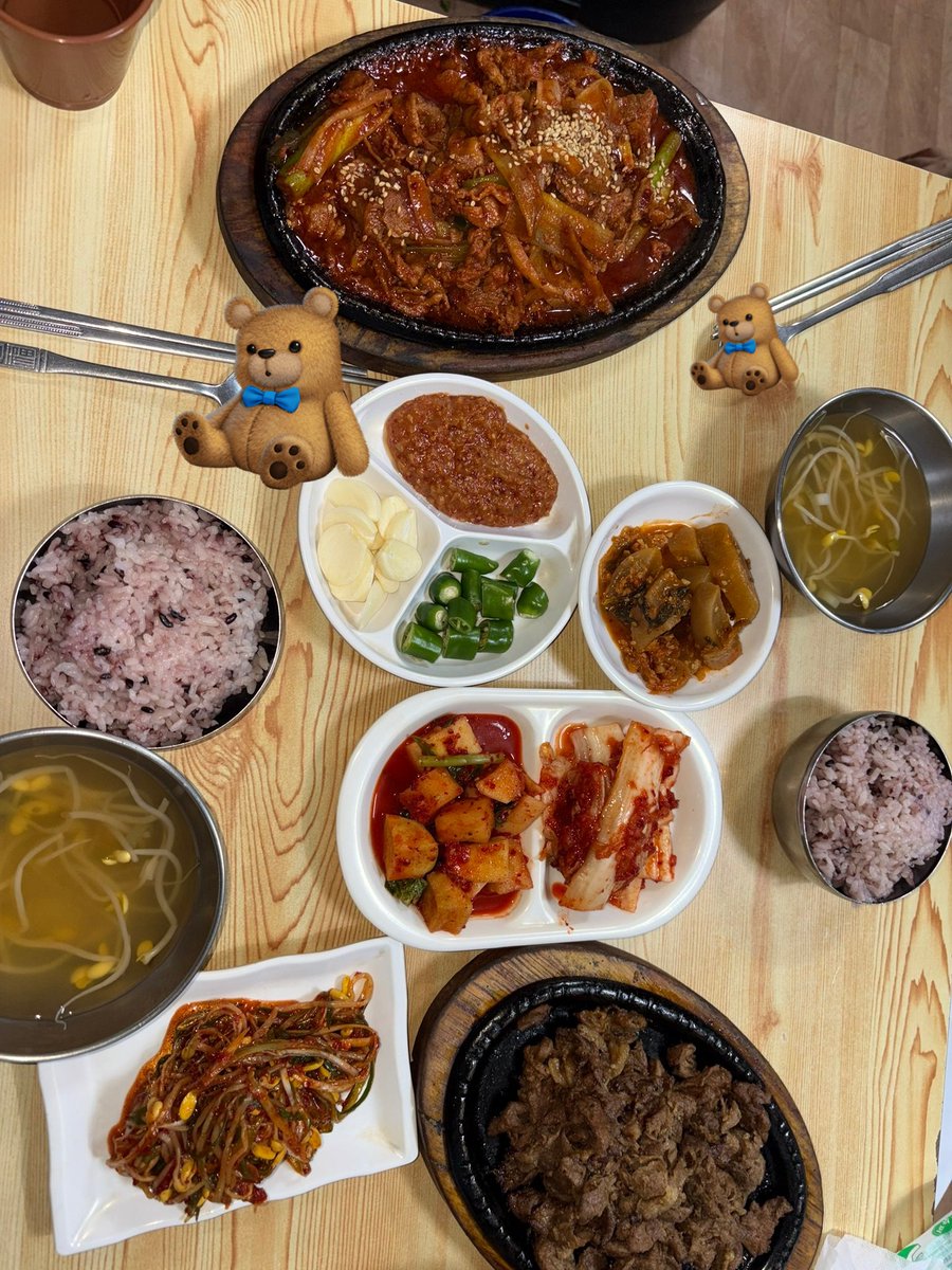 📍서울맛집 
여기 진짜 내가 꽁꽁 숨겨둔 맛집인데 이번에 성수에서 두산베어스 팝업하니까 알려드림ㅎㅎ
진짜 ㅈㄴㅈㄴ 맛있음
팝업에서 도보로 8분거리고 이름 때문에 서치힘드니까 서울시 성동구 성동구2가 335-136 < 이 주소로 길찾기해서 가면됨
시장바닥에 있는 음식점이라 솔직히 내부가 막