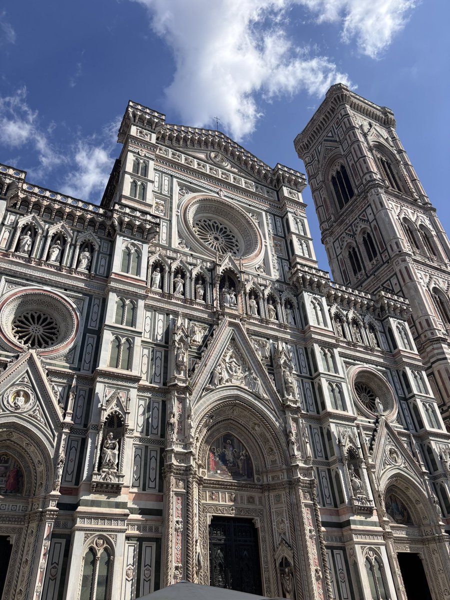 IronSil's tweet photo. La catedral de Florencia está en el top 3 de cosas más impresionantes que he visto en mi vida. Qué pasada 😭😭😭 https://t.co/PJzsRU4OQp