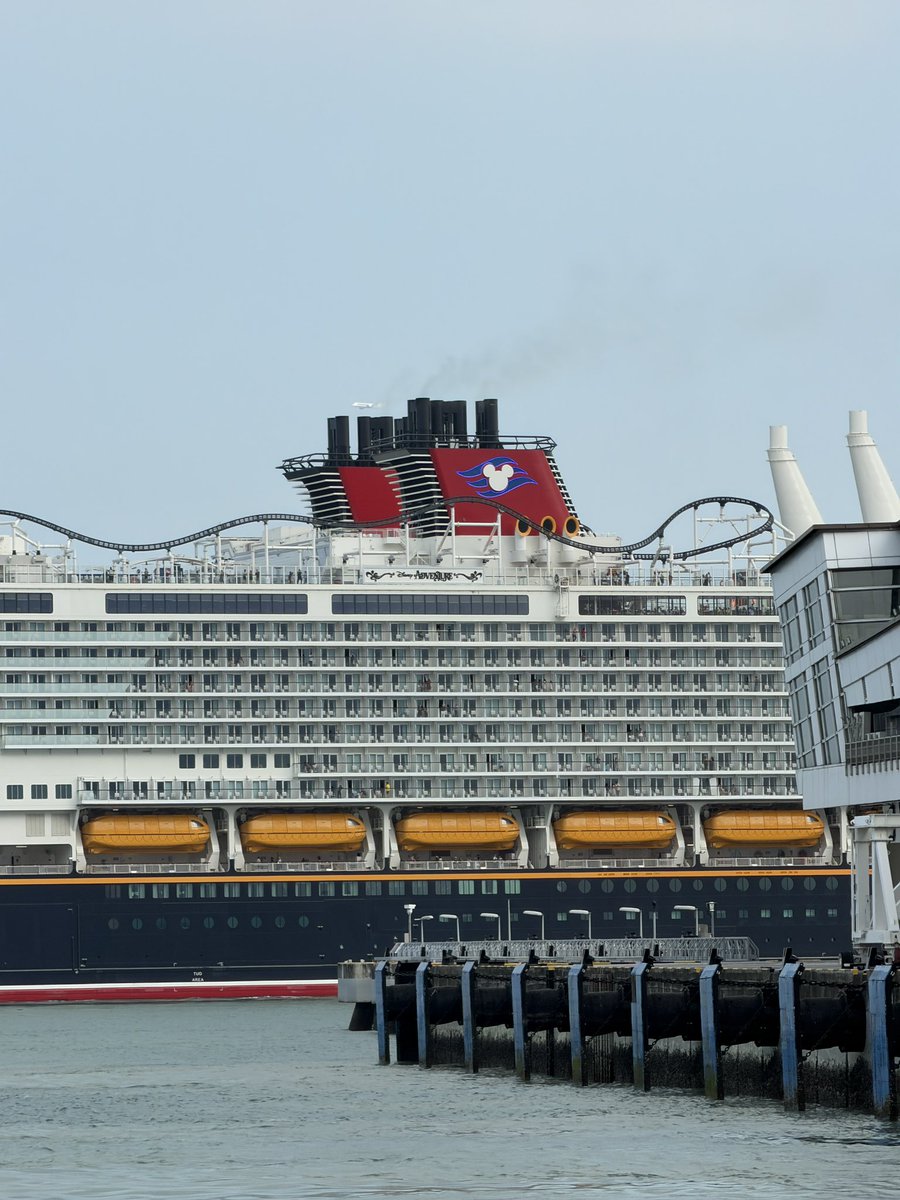 Theme Park Express tweet media