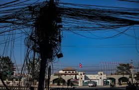 कान्तिपुरी नगरी सफा र केहि व्यवस्थित भएको पक्कै हो... 

तर झुन्डिएका तारका लास कैले गाड्ने होला  ?????

कुरुप !!