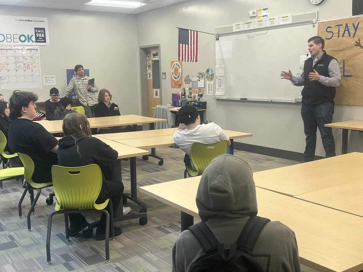 JARhodeIsland's tweet image. Thank you to Matt Graul from @TheUPSStore for sharing your entrepreneurship journey, the importance of costumer service, and the skills you are looking for in staff with students from Chariho Alternative Learning Academy as part of #JALaunchLesson.