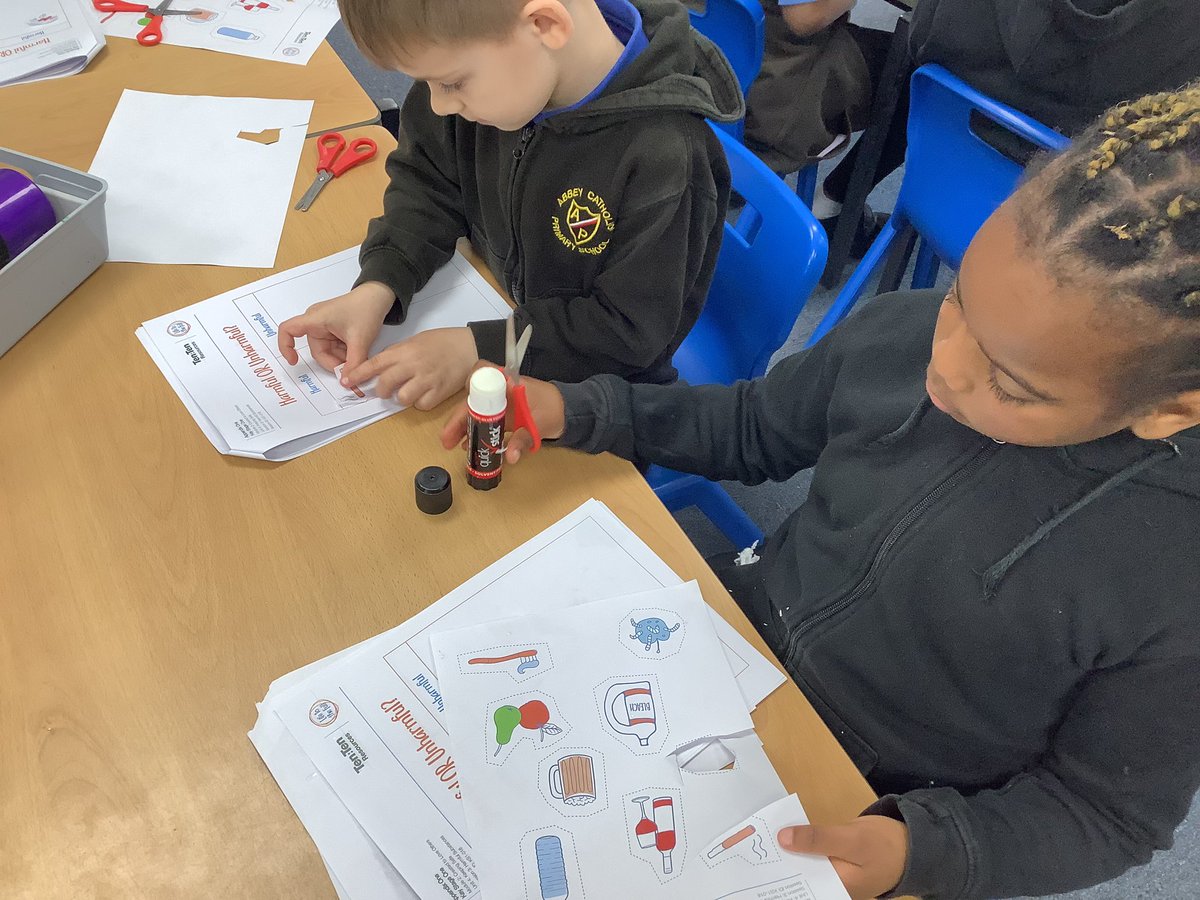 AbbeyPrimary's tweet photo. #Y1 have been looking at things that are harmful or not harmful to us. We learnt that things that are not good for our bodies are harmful and things that are good are in harmful. Sorting out a variety of things into two groups… what do we think? #familyweek @TenTen_UK https://t.co/aCpFkcJjdy