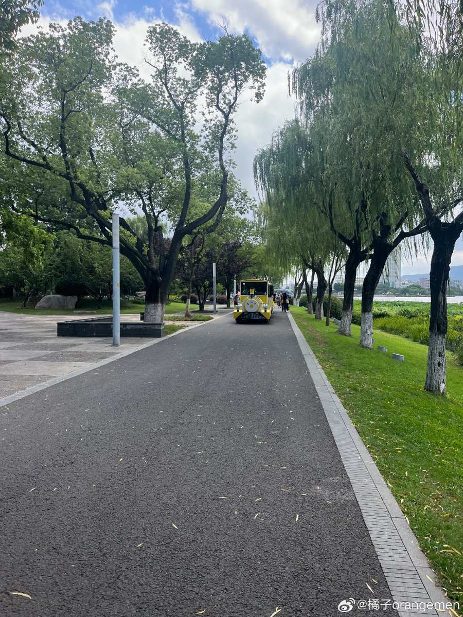Van930606's tweet photo. Morning run with my person → iced coffee pit stop + messy bed hair selfies later. Small joys hit different with you https://t.co/RQyt1DDGXa