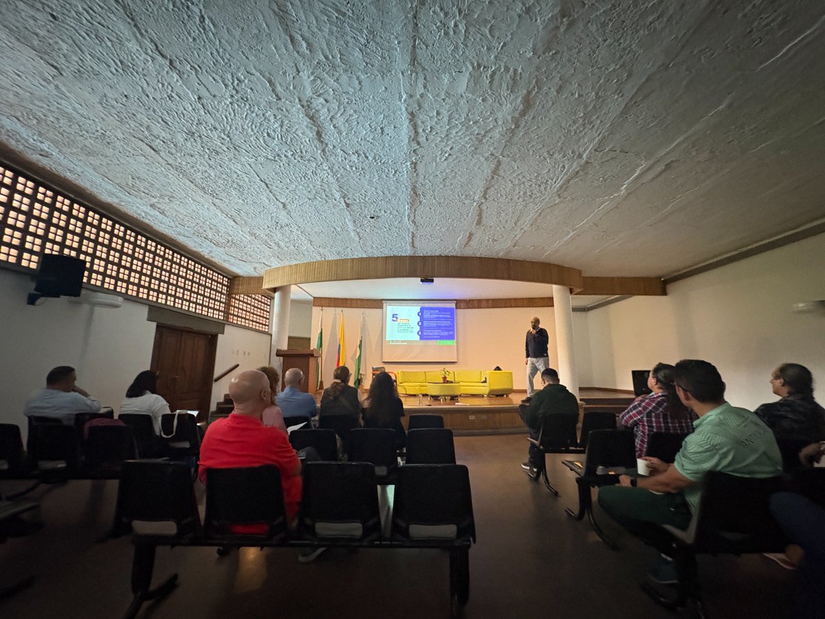 En la Ciudadela Robledo iniciamos «Encontrémonos para avanzar», en el marco de los #PuntosDeEncuentroUdeA. Un diálogo con el profesorado para escuchar sus perspectivas y construir, desde la franqueza, una hoja de ruta que fortalezca la excelencia y sostenibilidad de la #UdeA.
