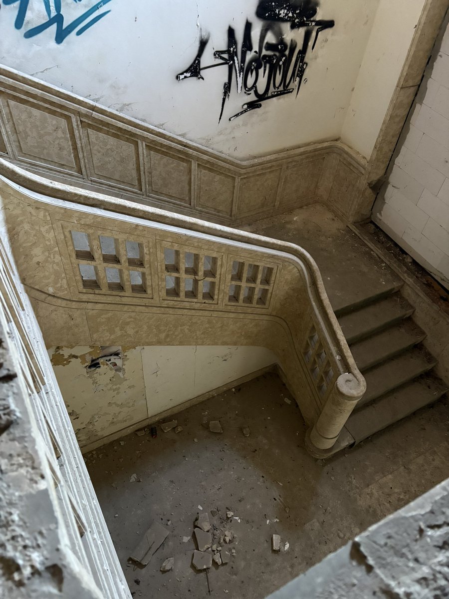 Berlin Battle Damage tweet media