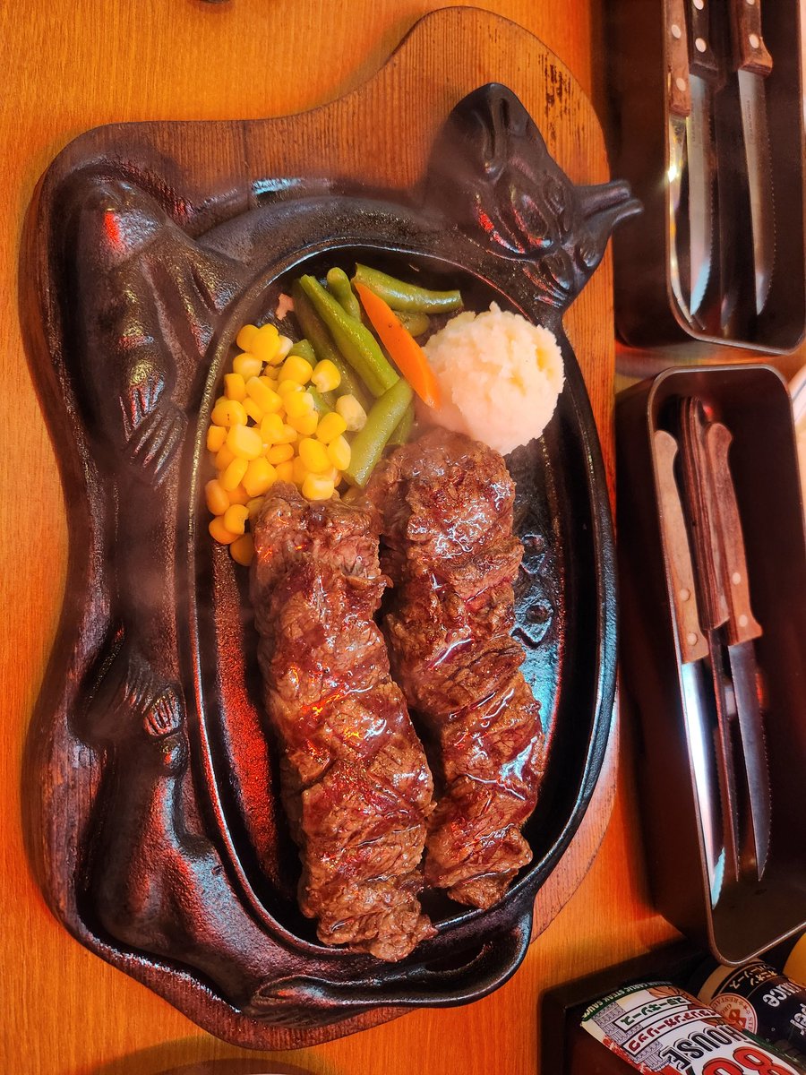 1魔性の魔王 綺々羅々ヴィヴィ
2花畑の魔法を使ったヴィヴィ
3一番にくつろいでるヴィヴィ
4肉肉肉肉肉肉肉肉肉肉肉肉肉
#ヴィヴィときゅん