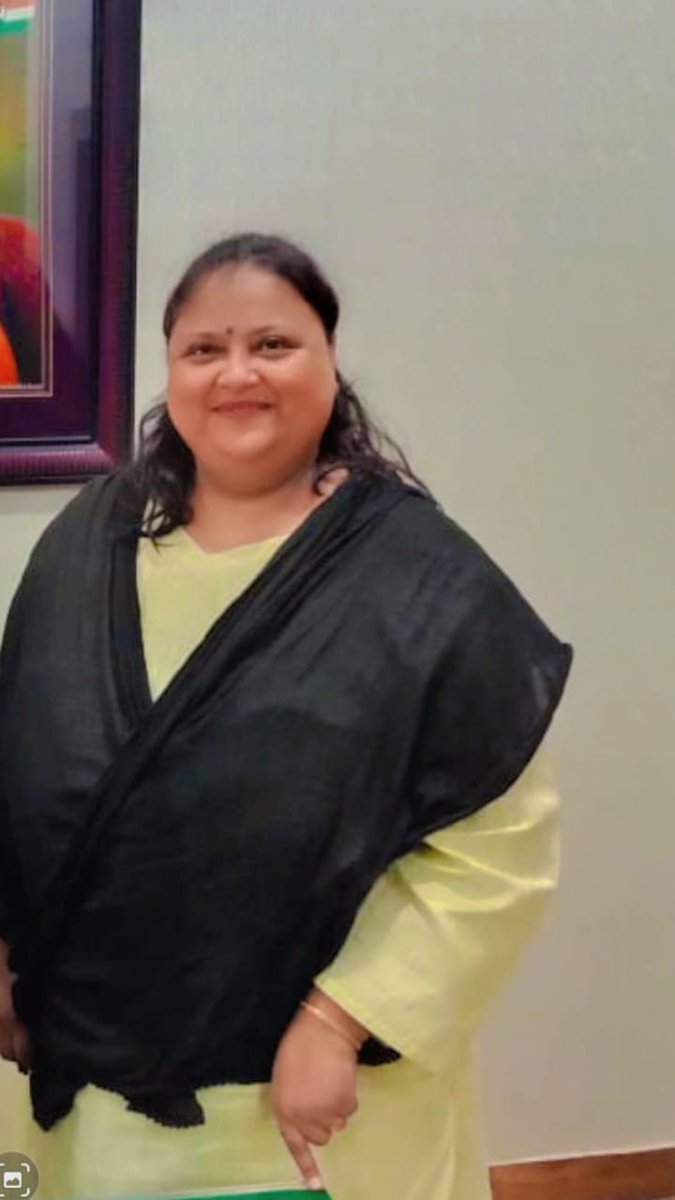 KhanPcc's tweet photo. इतनी बार तो बरेली का झुमका भी नही गिरा जितनी बार भारत का रुपया गिरा @RahulGandhi @priyankagandhi @kashikirai @INCIndia https://t.co/7oz4XE1Bhl