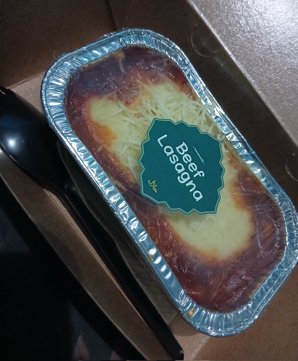 Masih dengan struggle yang sama, dengan jatuh-bangun yang sama, ngerasa stuck di situ-situ aja dan gak bergerak maju, tapi aku bakal mengusahakan untuk mencoba bergerak terus buat krucil-krucil akuuu 💪🏻
Jadi, aku minta doanya ya temen-temen. Doain biar otakku waras terus 💕🦄