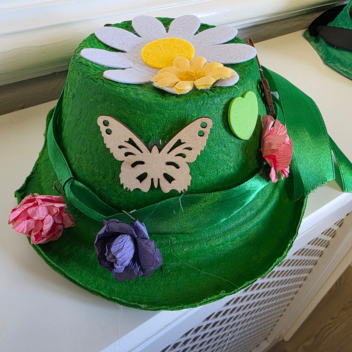 palmsrow's tweet photo. Our residents got into the St. Patrick’s Day spirit with a fun hat-making session! 🍀🎩 From bright greens to lucky shamrocks, creativity was in full swing and smiles were everywhere. A wonderful way to celebrate together and share a bit of Irish cheer! 💚 https://t.co/icfQyOz3kc