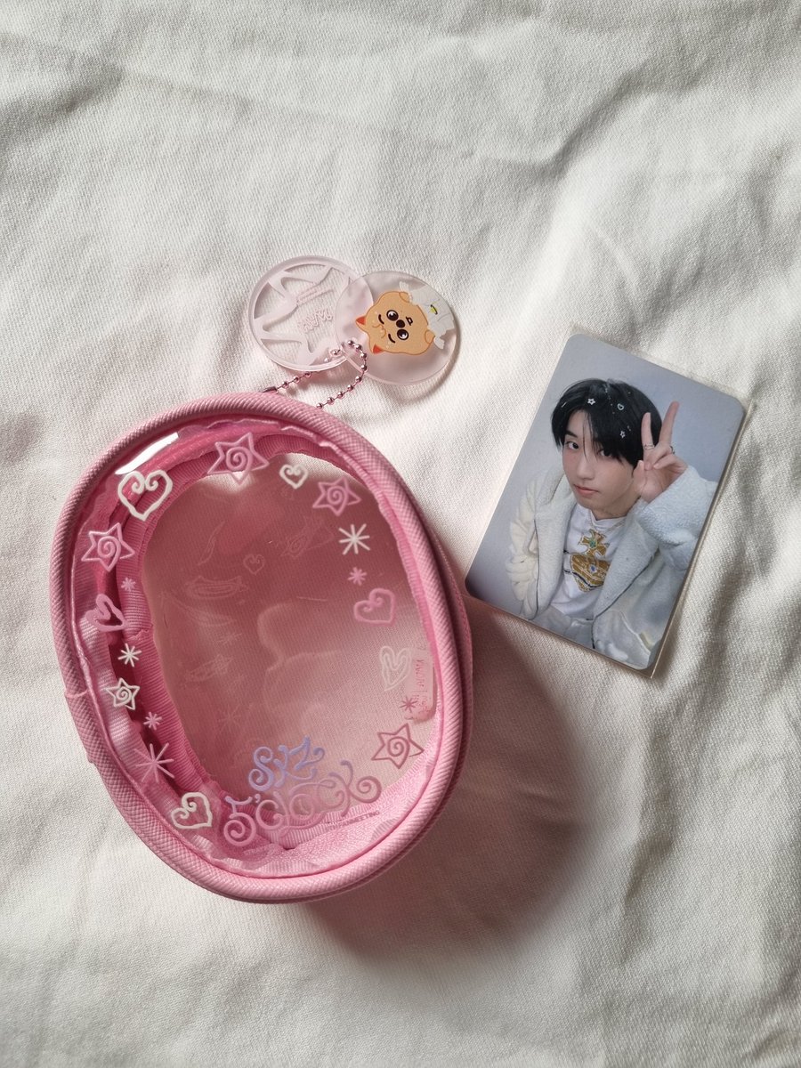 doolsetjin's tweet photo. Wts / want to sell 

Micro keyring quokka han 200k 
Dispact summer han hyunjin 100k/each 
Mini pouch skzoo fanmeeting quokka han skz 200k https://t.co/wg3pYlD28L
