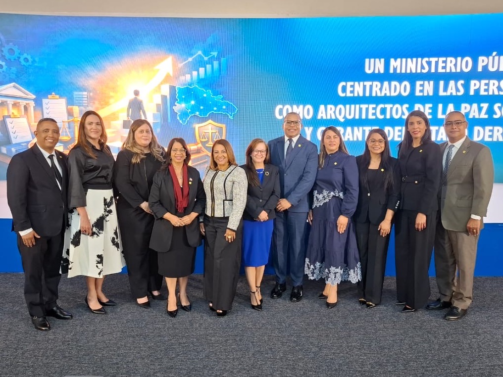 FiscaliaLMF's tweet photo. Nuestra fiscal titular Marggie Viloria Caraballo, participó junto a otros fiscales titulares y representantes del Ministerio Público a nivel nacional en el acto de "Rendición de Cuentas" del primer año de gestión de la procuradora general Yeni Berenice Reynoso. @ProcuraduriaRD https://t.co/VkmHcSATuR