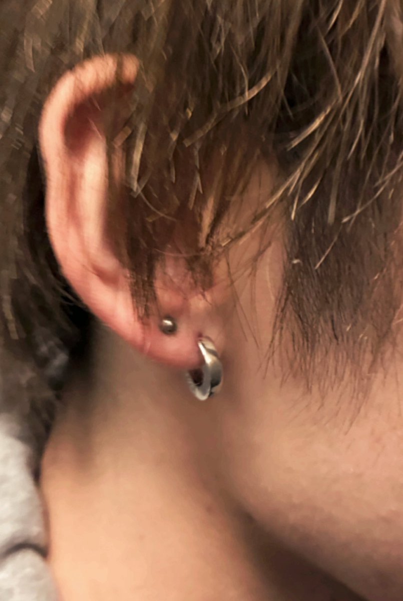 sachi7337_0215's tweet image. 長男がアダエラ行ってピアス買ってきてた！私も行きたいよー、羨ましい🥺💙
#ADERERROR