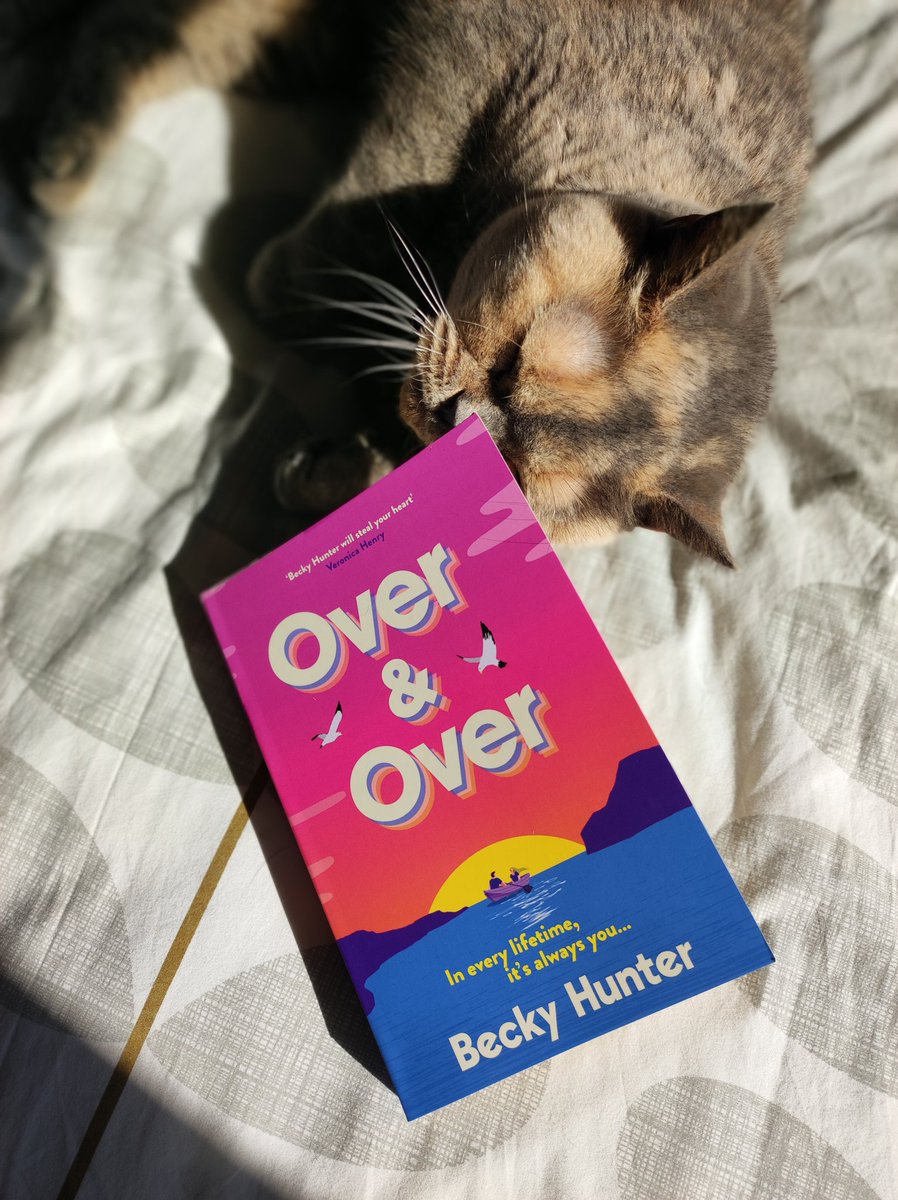 BookMinxSJV's tweet photo. A compelling speculative time-slip sliding doors emotionally charged romance that addresses grief with sensitivity. Whether they are dreams or memories, I fell hard for Lissa & Ash, Darcy & Aaron, and Ally & Theo. #OverAndOver is a beautifully written read, full of hope. https://t.co/X700EsmGvA