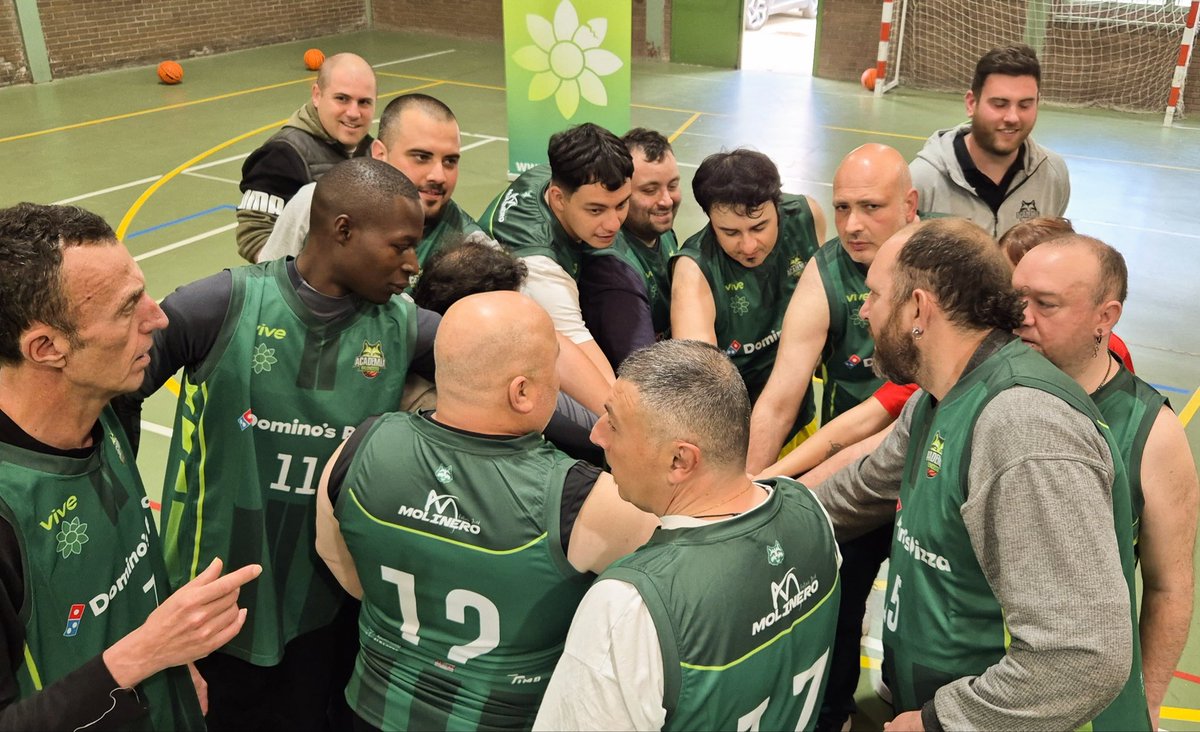 LaAcademiaAB's tweet photo. ¡Vamos con todo, EQUIPAZO! 🐺💚

Los chicos de nuestro equipo @AFAEPS están entrenado muy duro 💪 para unos meses llenos de torneos y experiencias.

Esta es la parte que nos gusta del baloncesto: disfrutar del deporte, compartir y aprender jugando 💚 https://t.co/SG1FHpY4za