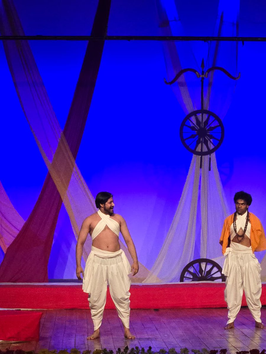 AkashvaniAIR's tweet image. Watch Live.....

नाटक : अधिरथी 
(राष्ट्रकवि रामधारी सिंह 'दिनकर' की कालजयी कृति 'रश्मिरथी' से प्रेरित)

Live Link: youtu.be/_lL3CBm2MqI

#Adhirathi #RamdhariSinghDinkar #Mahabharat

@MIB_India @MinOfCultureGoI
@airnewsalerts @DDNational
@DDNewslive