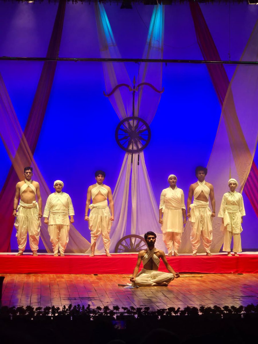 AkashvaniAIR's tweet image. Watch Live.....

नाटक : अधिरथी 
(राष्ट्रकवि रामधारी सिंह 'दिनकर' की कालजयी कृति 'रश्मिरथी' से प्रेरित)

Live Link: youtu.be/_lL3CBm2MqI

#Adhirathi #RamdhariSinghDinkar #Mahabharat

@MIB_India @MinOfCultureGoI
@airnewsalerts @DDNational
@DDNewslive