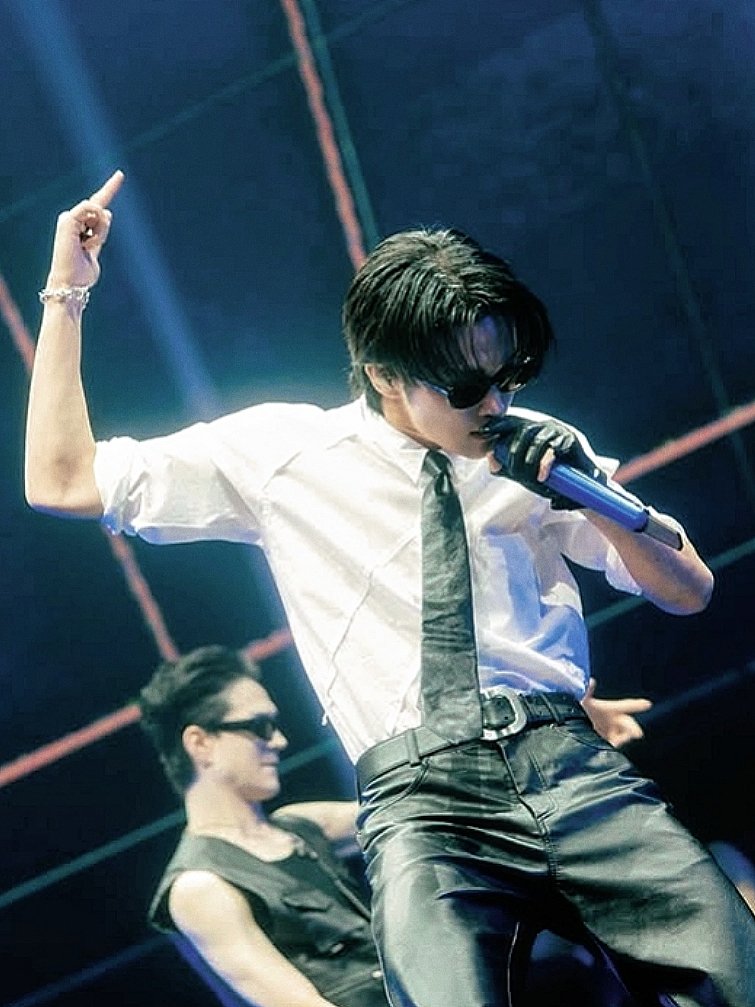 THIS PICTURE OF MARK?!?