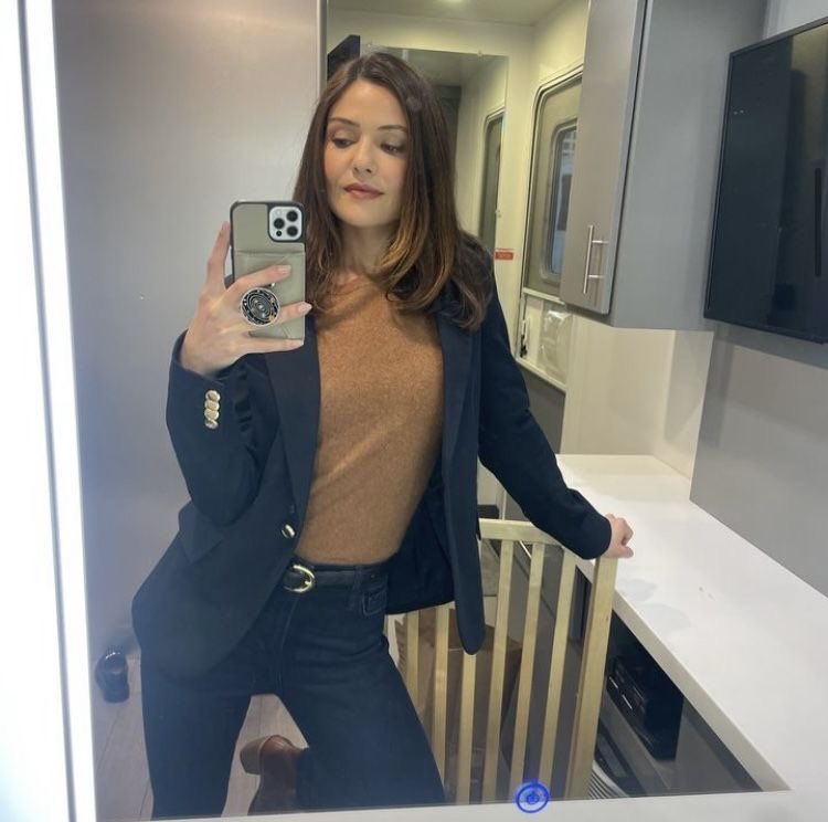 * 𝗣𝗨𝗟𝗜𝗧𝗭𝗘𝗥 𝗪𝗜𝗡𝗡𝗜𝗡𝗚 tweet media