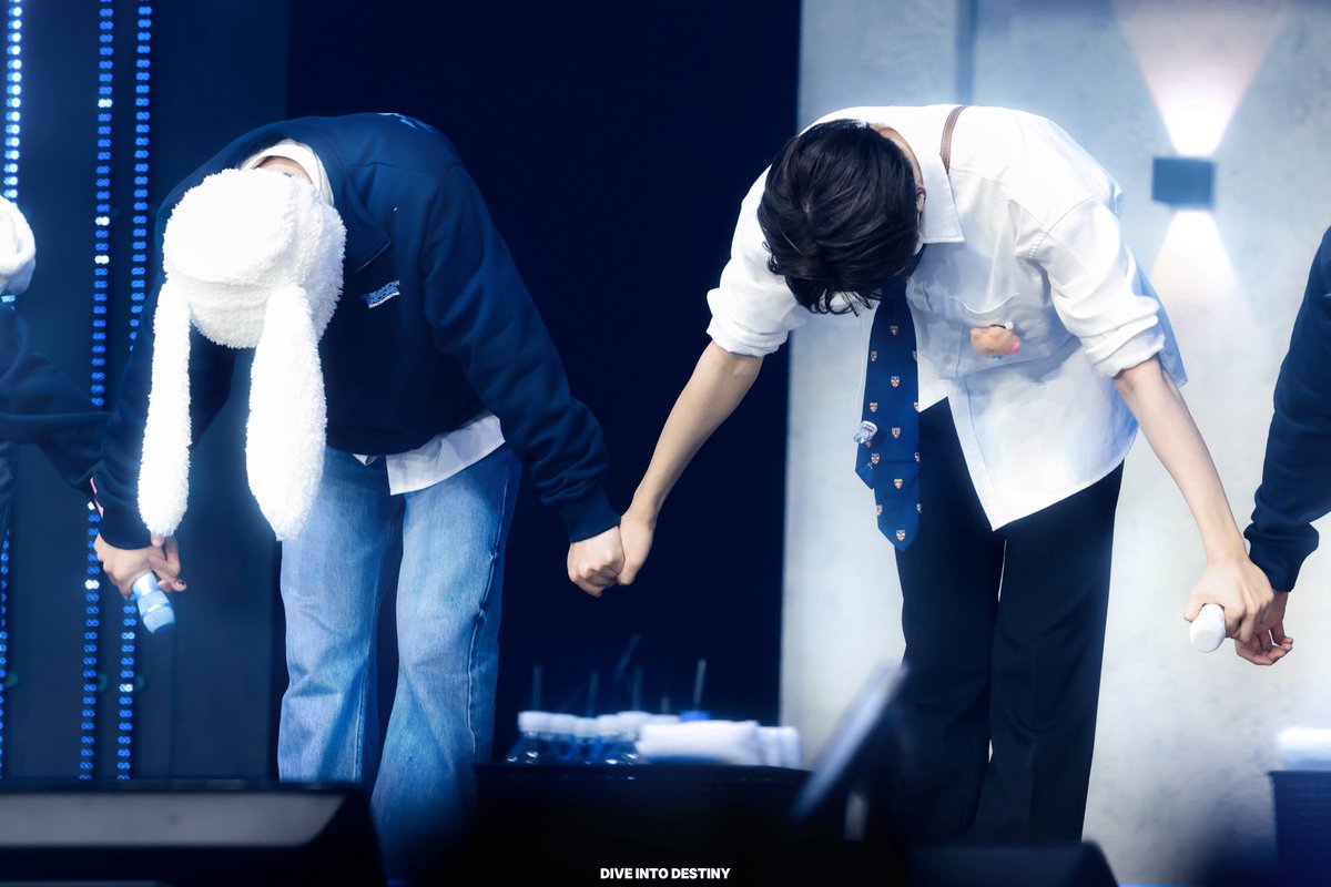 diveintodestiny's tweet photo. 260315 HERE &amp; NOW ENCORE D3

When destiny entwines two lives, they become the authors of their shared story.

#장하오 #ZHANGHAO #章昊 #ジャンハオ #성한빈 #SUNGHANBIN #成韩彬 #ソンハンビン #제로배이스원 #ZEROBASEONE #ZB1 https://t.co/QWW23F7usV