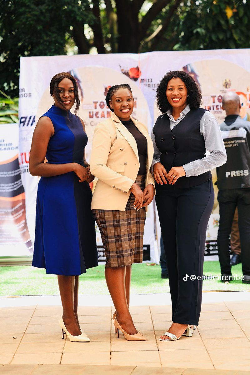 NabaggalaSandie's tweet photo. @SandraNguna and @EnidMirembe1 come here #Bueoga kuntwiko https://t.co/Qk3YWas865