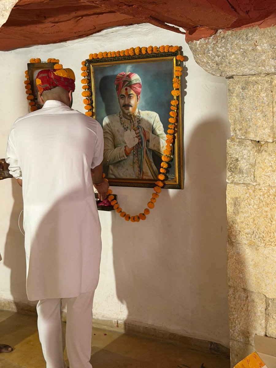 चैत्र नवरात्रि एवं हिन्दू नववर्ष विक्रम संवत् 2083 की हार्दिक शुभकामनाएँ।

चैत्र नवरात्रि के प्रथम दिवस के पावन अवसर पर आज जैसलमेर दुर्ग स्थित माँ स्वांगिया माता मंदिर में विधिवत पूजा-अर्चना कर समस्त जैसलमेरवासियों के लिए सुख, शांति, समृद्धि एवं खुशहाली की कामना की। #Jaisalmer