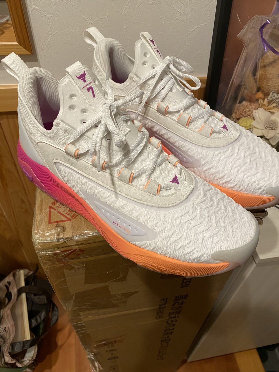 dauza1130's tweet image. プロジェクトロックの外履き用シューズと𝐓𝐫𝐚𝐢𝐧𝐢𝐧𝐠グローブ買っちまったよ└( 'ω')┘ムキッ

プロジェクトロックのタンクトップも追加で買った(⇀‸↼``)✌️ 

また𝐓𝐫𝐚𝐢𝐧𝐢𝐧𝐠のモチベレベルが100位は上がった└( 'ω')┘ムキッ

#プロジェクトロック
#UNDER ARMOR