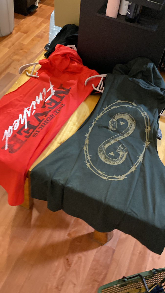 dauza1130's tweet image. プロジェクトロックの外履き用シューズと𝐓𝐫𝐚𝐢𝐧𝐢𝐧𝐠グローブ買っちまったよ└( 'ω')┘ムキッ

プロジェクトロックのタンクトップも追加で買った(⇀‸↼``)✌️ 

また𝐓𝐫𝐚𝐢𝐧𝐢𝐧𝐠のモチベレベルが100位は上がった└( 'ω')┘ムキッ

#プロジェクトロック
#UNDER ARMOR