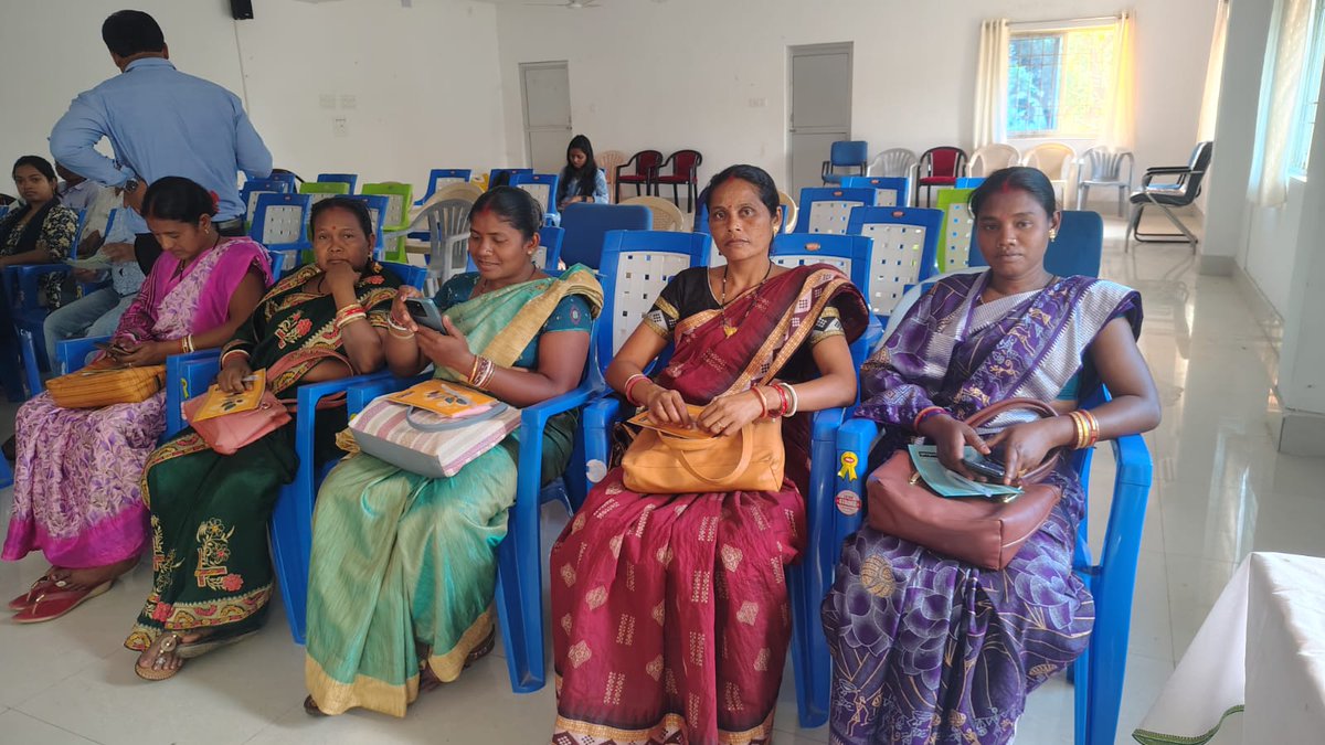 MamataNaik54529's tweet image. ଆଜି ବ୍ଲକ୍ ଅଫିସରେ ମିଟିଂ ଅବସରରେ।
@12_baje 
@gopabandhunagar @JjmMayurbhanj 
#ladyleadership 
#generalmeeting