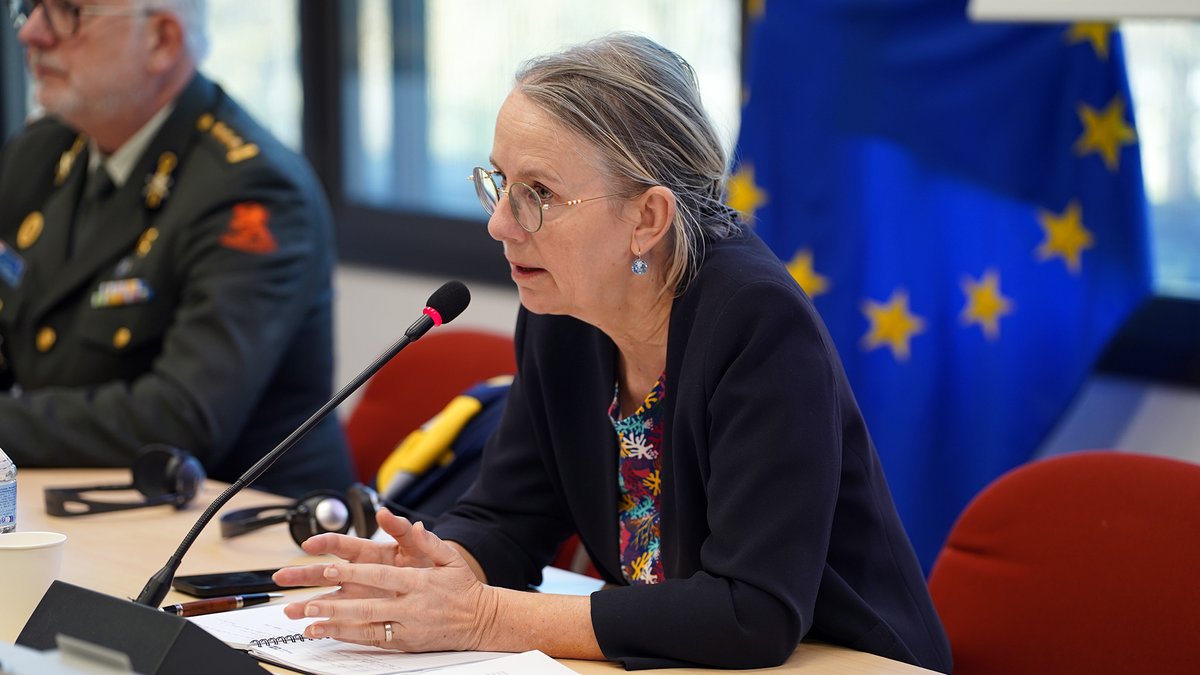 NATO_DefCollege's tweet image. 🇪🇺 How is Europe strengthening its #deterrence and #defence? 🛡️

The NDC’s premier courses visited the EUMS to explore the Union’s shift towards prioritizing Europe’s #resilience. Key strategic takeaways:

📈 #Resilience is integrated into all sectors
🏗️ The EU will boost