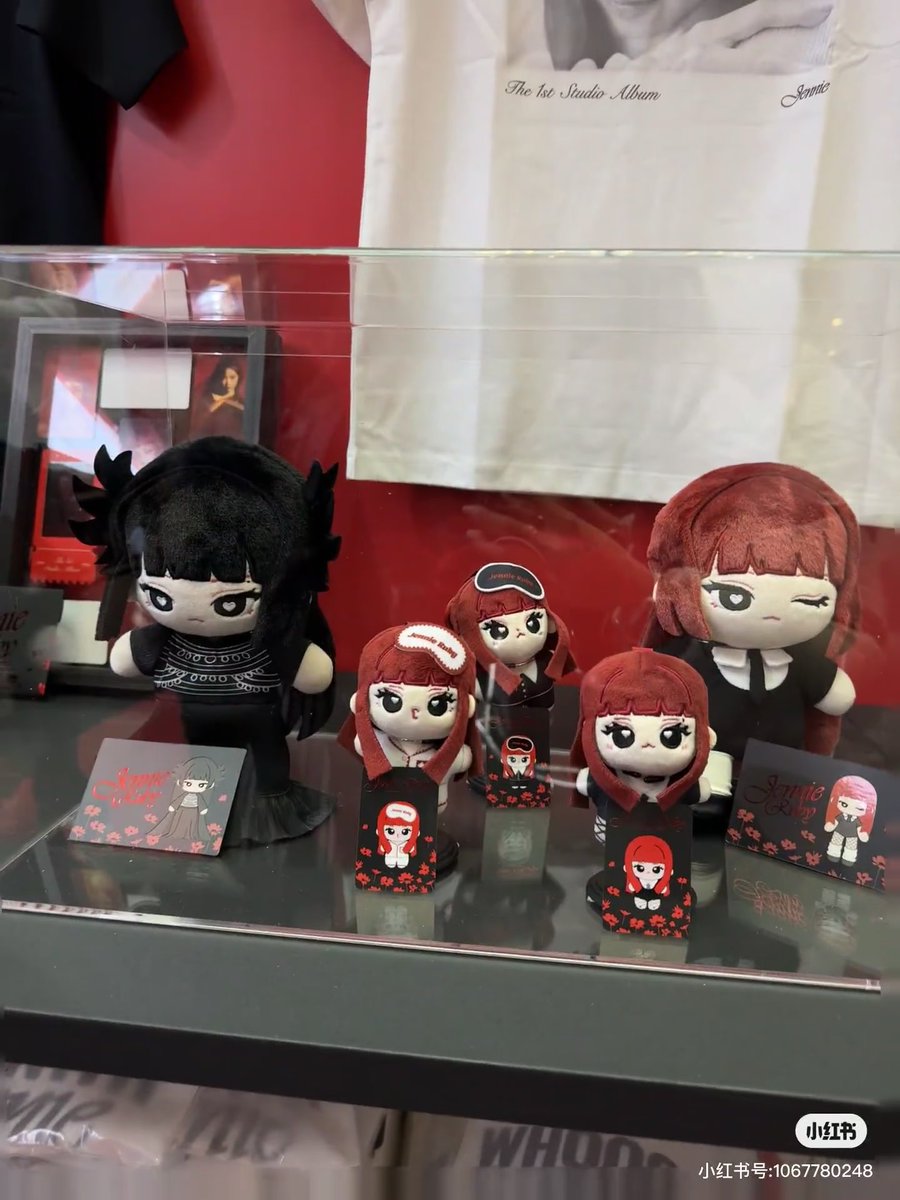Items from the Miniso x Jennie Shanghai pop-up