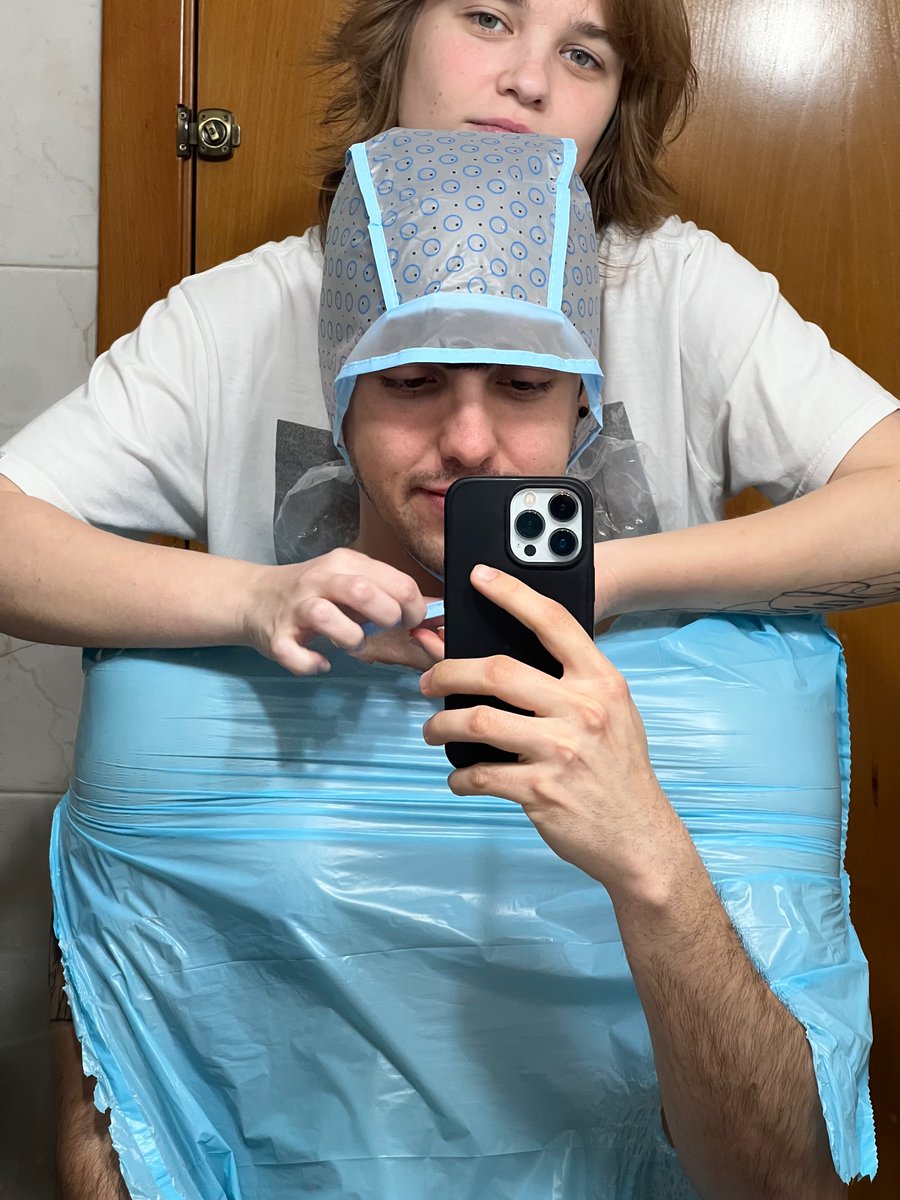 dayumin_'s tweet photo. Ayer pasó esto (spoiler, no ha quedado como me lo imaginaba): 

Pechera de diamante + casco o solo casco se hierro para que se vea la skin?? :v

Gracias Ingrid😩😩🙏🏻 https://t.co/VqHQSWtMCE