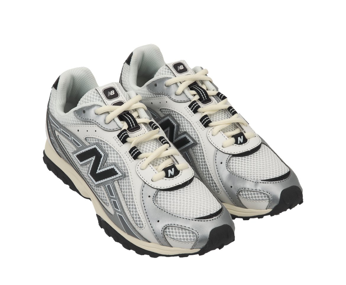 📍슈민수

1. 네버두와이 후드 데님자켓
2. 식스핏 더비 슈즈
3. 룩브릿지 팀버 로우 스니커즈
4. 뉴발란스 240l