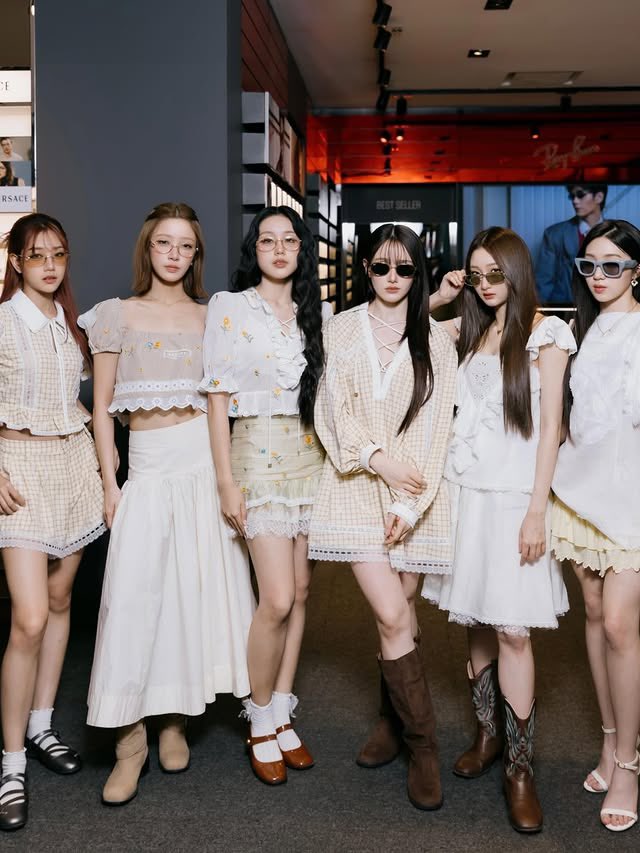 Acare_Official's tweet image. 190326 — ( ✿ #วันนี้เอแคร์ ) 
IG : acare_ct | Update

“@/EssilorLuxottica 😎
#EssilorLuxottica #eyewear #trends #SS26”

◜#acare_ct ◞ ♡
🐱— #FELIZZ