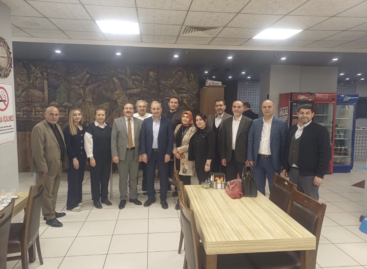 nutkuakin's tweet photo. Birlikte siyaset yaptığımız arkadaşlarımızla iftarda bir araya gelerek sohbet ettik. https://t.co/8TKyviNjZm